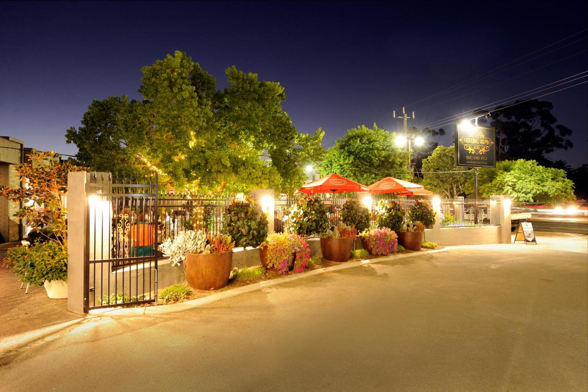 The Stirling Arms Hotel Пърт Екстериор снимка