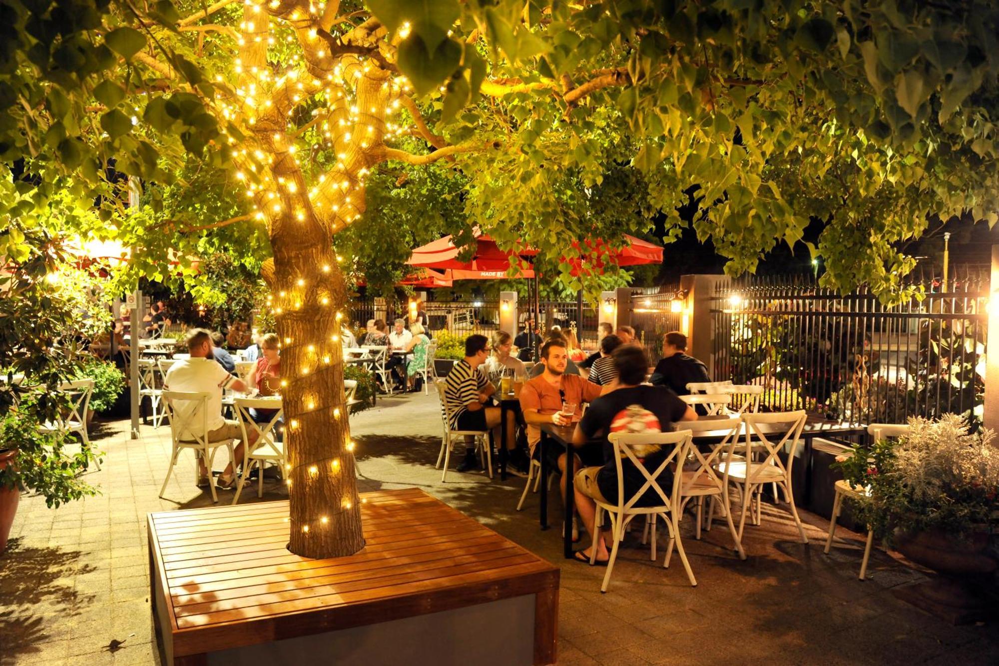 The Stirling Arms Hotel Пърт Екстериор снимка